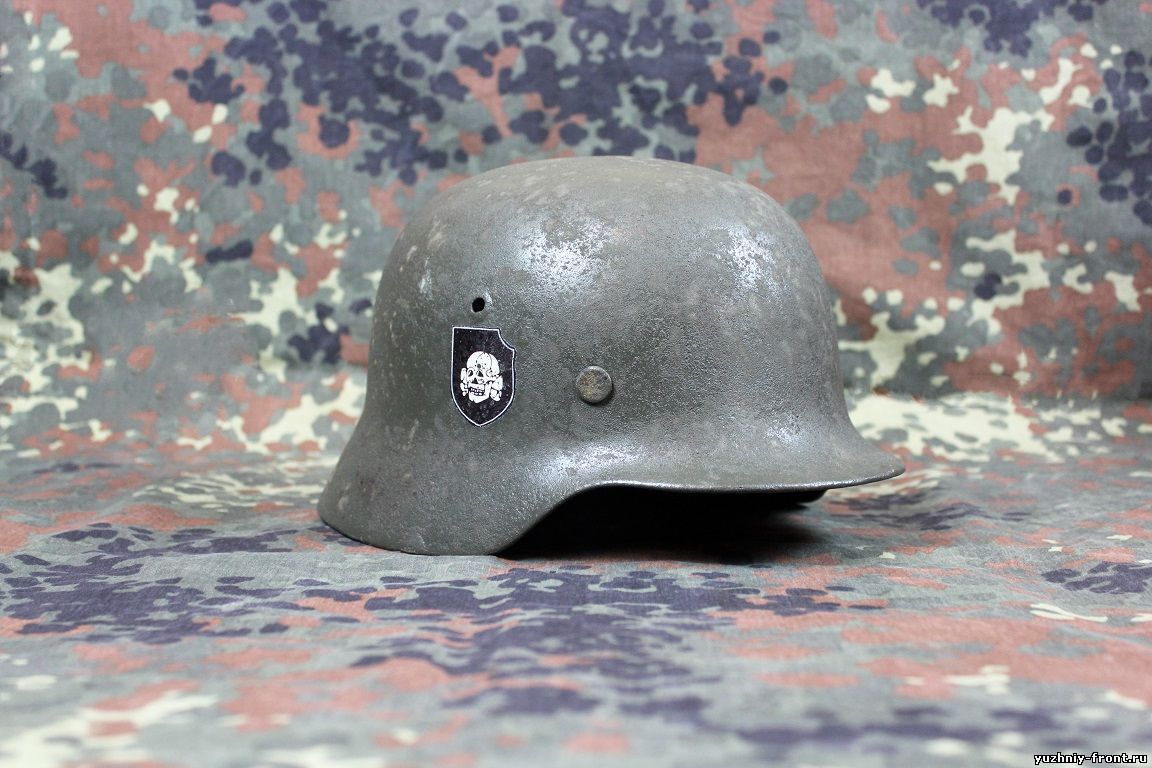 Сс 35. Каска СС Тотенкопф. Шлем Waffen SS. Тотенкопф в каске. Немецкая каска м35 Тотенкомпф.